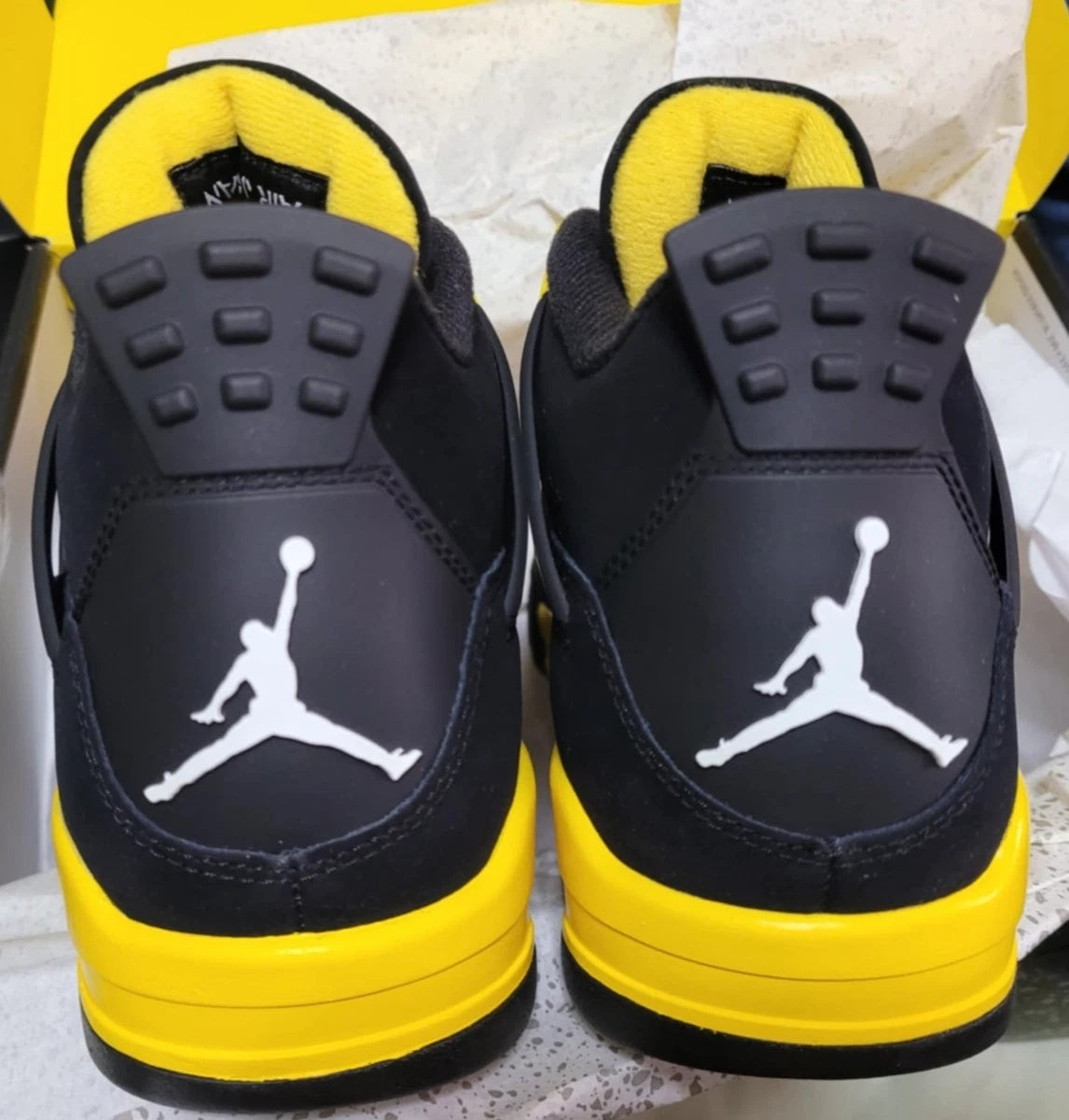 Nike Air Jordan 4 Retro Thunder (2023) – DH6927-017
